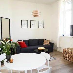 https://cosy-all-in-flat-theaterplein-2min-to-city.brusselshotelsbook.com