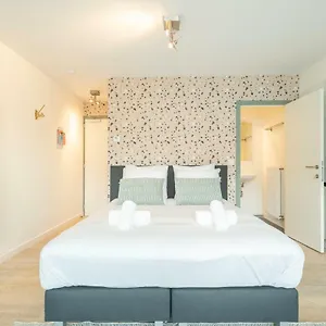 https://the-card-room-green-studio.brusselshotelsbook.com